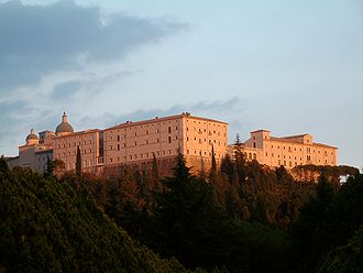 330px-Monte_Cassino_Opactwo_1